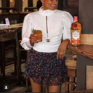 𝑮𝒊𝒓𝒍 𝒏𝒆𝒙𝒕 𝒅𝒐𝒐𝒓 𝒕𝒐𝒑